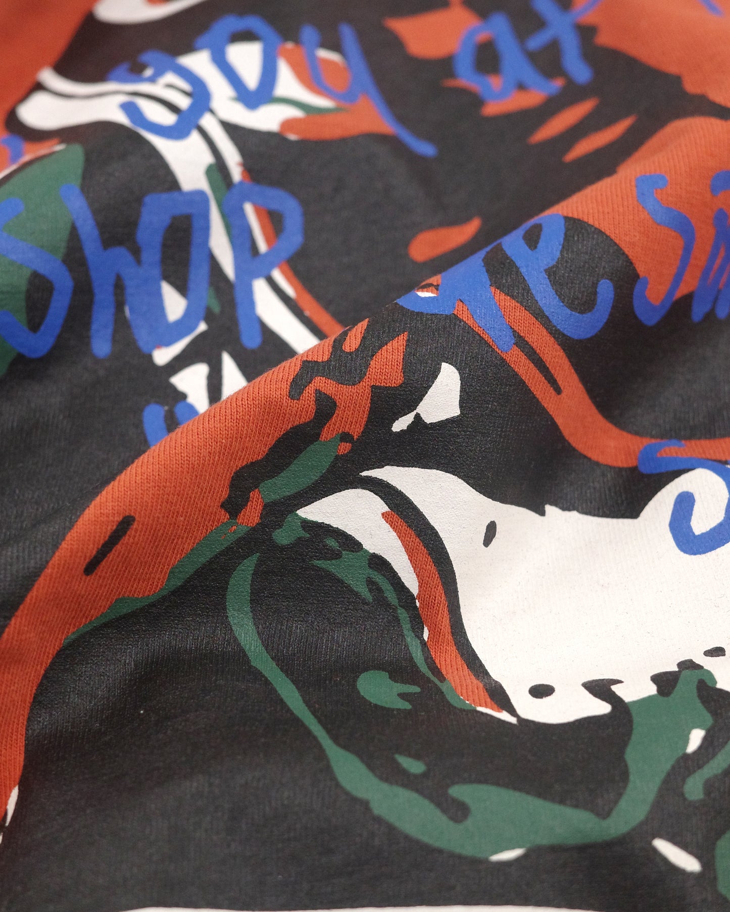 SNEAKER TEE