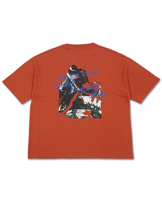 SNEAKER TEE