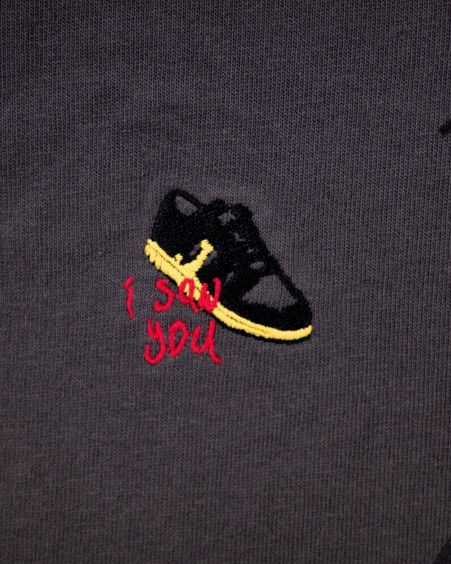 SNEAKER TEE
